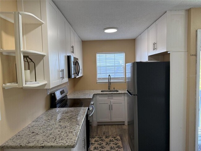 Building Photo - 313 Dirksen Dr