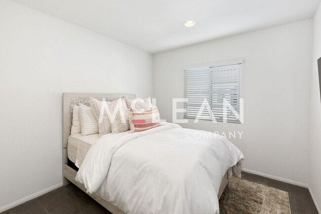 Building Photo - Gorgeous 2-Story 4-Bedroom Home with Loft ...