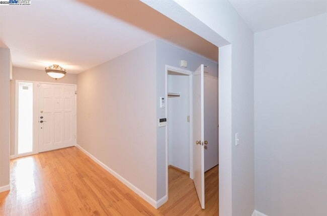 Building Photo - 39610 Benavente Ave