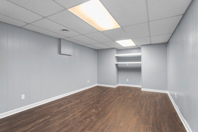 Building Photo - 561 NW Valleybrook Rd
