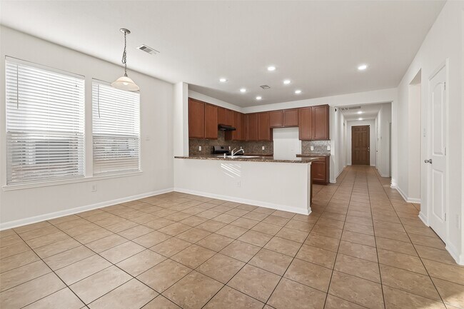 Building Photo - 21015 Blackstone Villa Ln