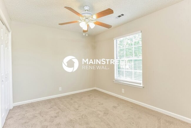 Building Photo - 3 Bedroom Pet-Friendly Home in OLD HICKORY...