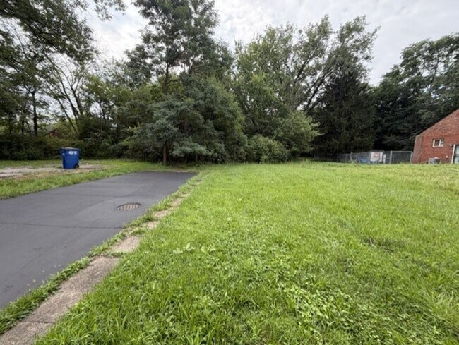 Building Photo - 11402 Avon Ave