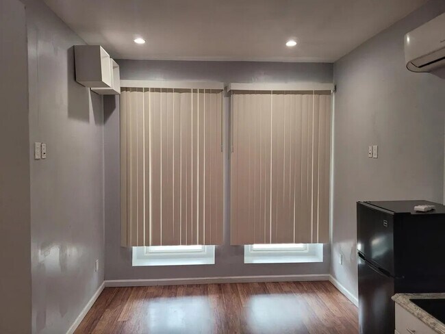 Building Photo - The Adams Apartments