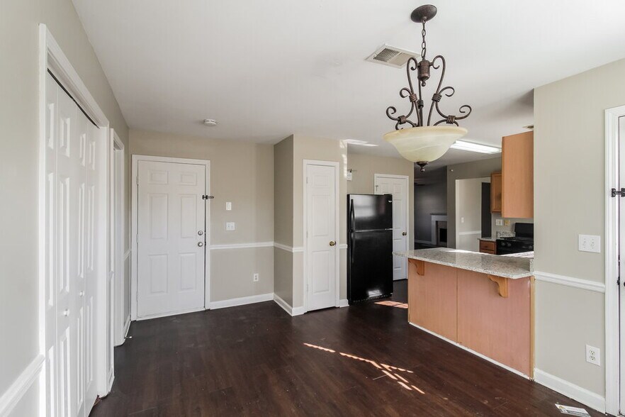 Building Photo - 854 Langley View Ct