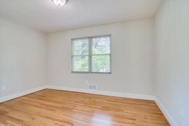 Building Photo - 427 Ashland Dr