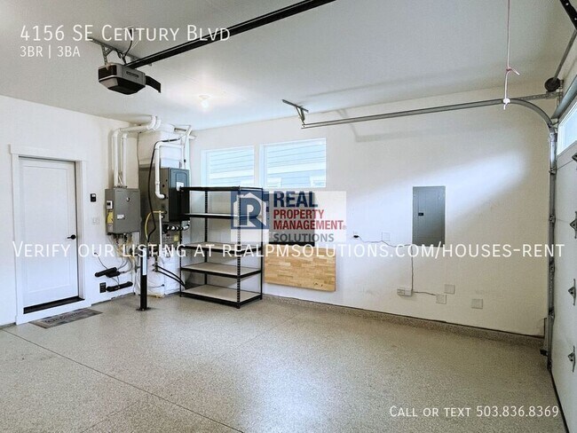 Building Photo - 4156 SE Century Blvd