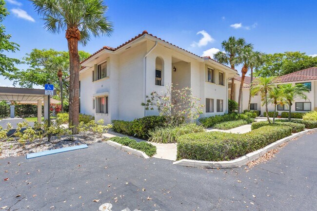 Building Photo - 60 Pelican Pointe Dr