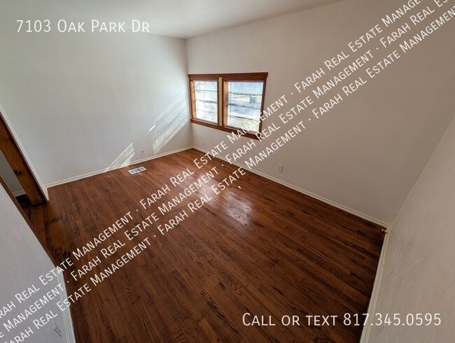 Building Photo - 7103 Oak Park Dr