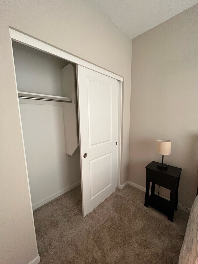 Building Photo - 735 E Doral Ave