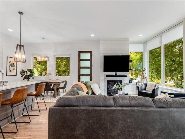 Building Photo - 520 Wabash Ave NE