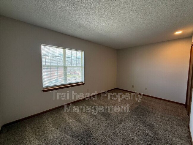 Building Photo - 3409 NW Duncan Rd