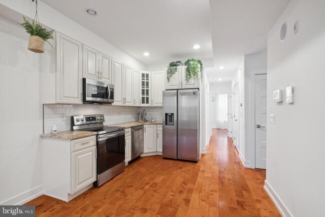 Building Photo - 2515 N Front St