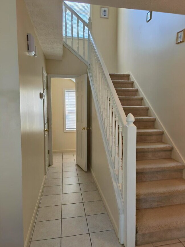 Building Photo - Reduced: 3BR/2.5BA Condo with attached single-bay garage on Southeast side