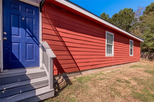 Building Photo - 112 Varsity Dr