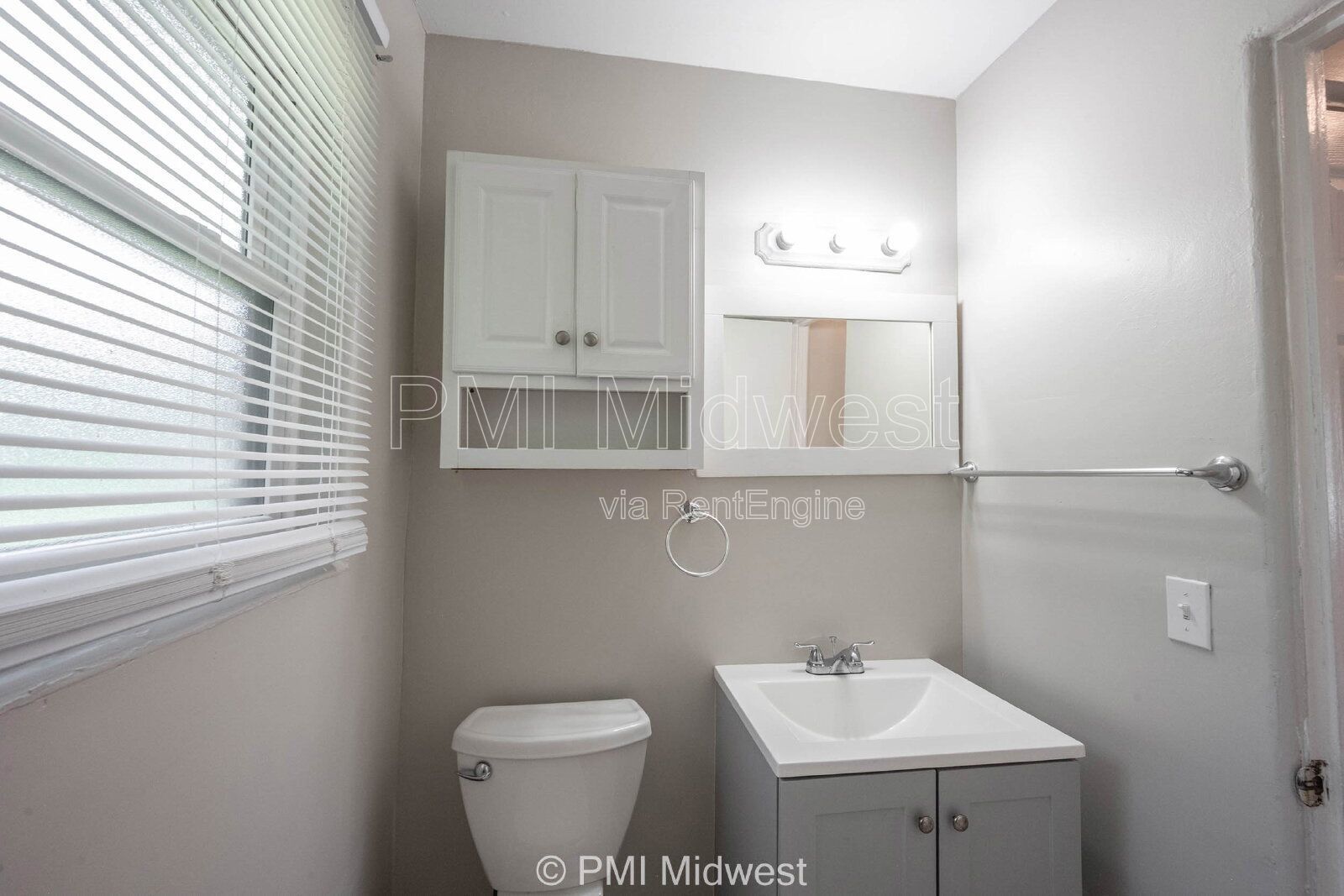 Building Photo - 5820 Grandview Dr