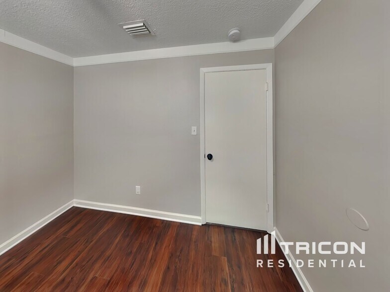 Building Photo - 2536 Eastbrook Blvd