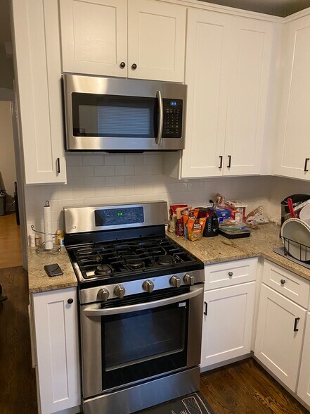 Building Photo - 112 Chicago Ave