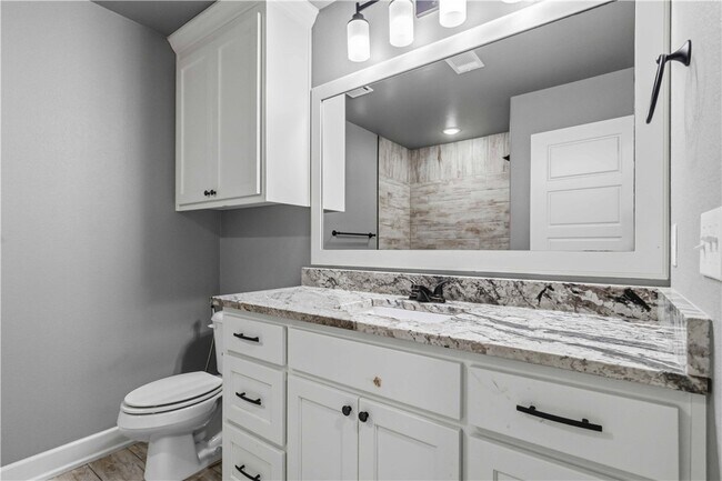 Building Photo - 1340 Sweetbriar Cir