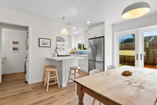 Building Photo - 3850 Bramble Ln