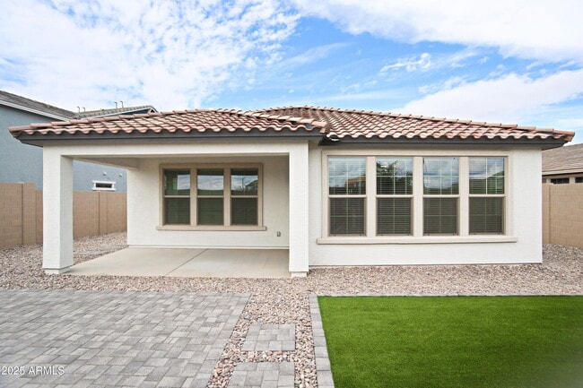 Building Photo - 831 W Finch Dr