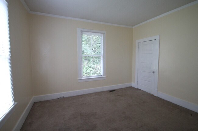 Building Photo - 338 Ebenezer Ave