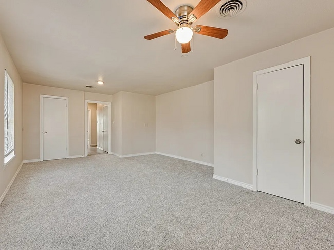 Building Photo - 165 Eisenhower Rd