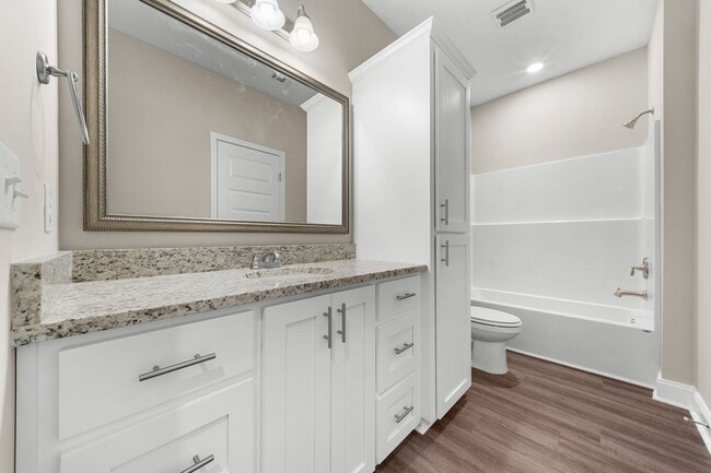 Building Photo - 135 Avalon Trce