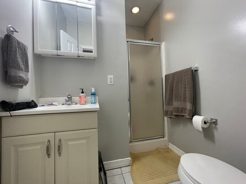 Building Photo - 41 Anderson St