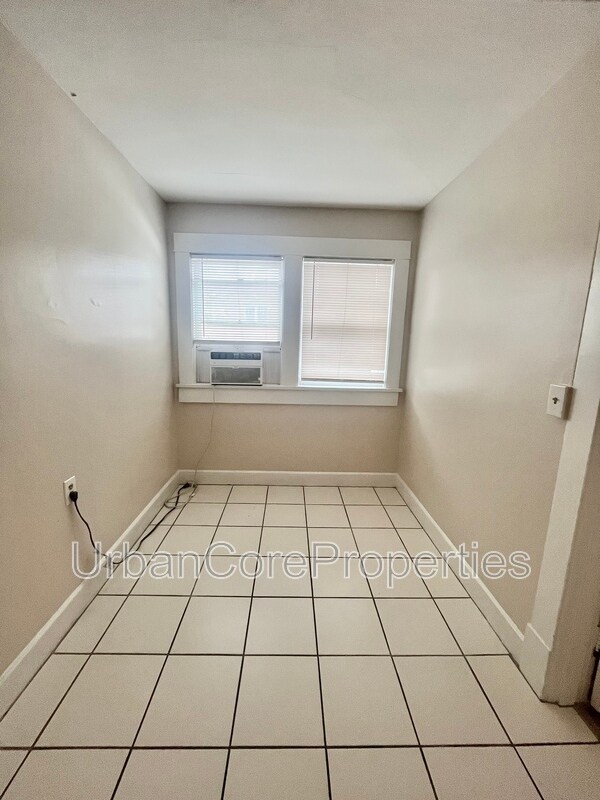 Building Photo - 249 4th Ave N