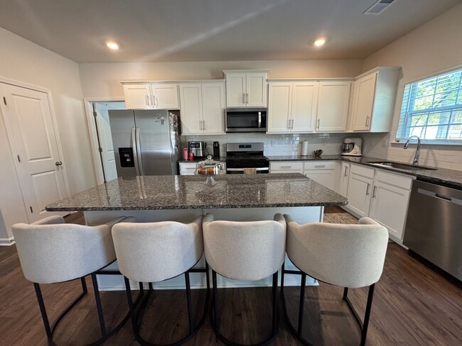 Building Photo - 1924 Vanderlyn St