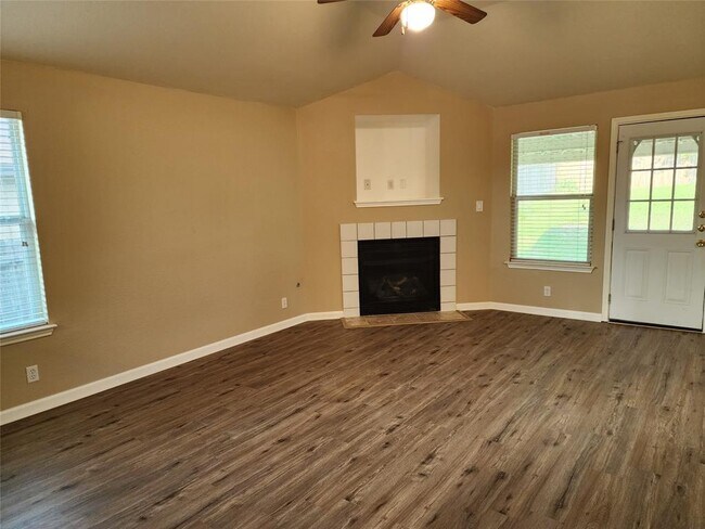 Building Photo - 220 Dana Dr
