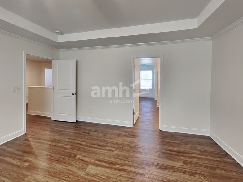 Building Photo - 428 Charity Ln