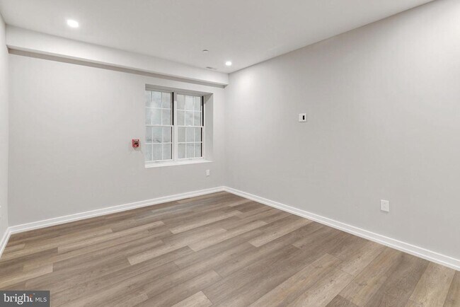 Building Photo - 752 S 16th St