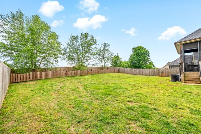 Building Photo - Spacious 4-Bedroom Home with Dual Living A...