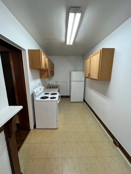 Building Photo - 315 W Otterman St