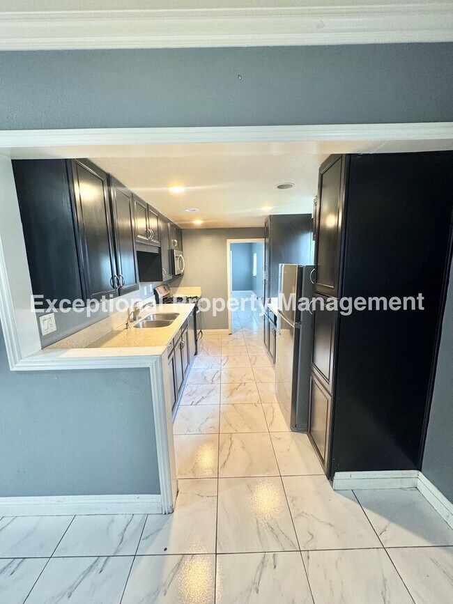 Building Photo - 8047 Laurel Ave