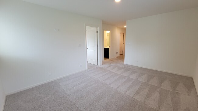 Building Photo - 200 Goldenrod Dr