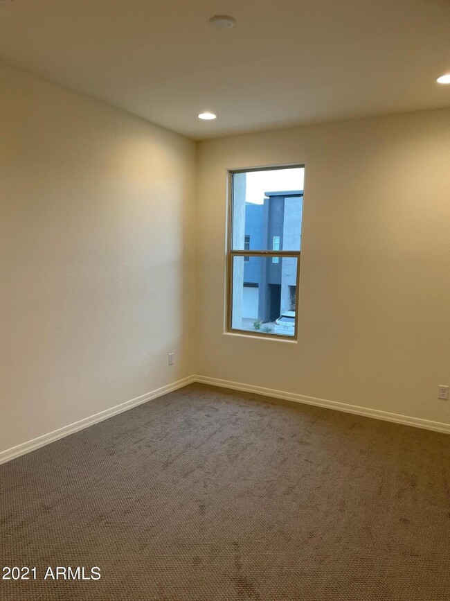 Building Photo - 1964 W Kinfield Trail