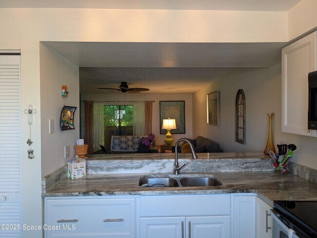 Building Photo - 2245 Golf Isle Dr