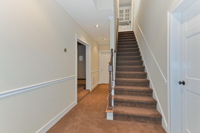 Building Photo - 3030 Sugarloaf Club Dr