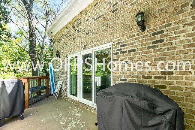 Building Photo - 712 Cypress Dr