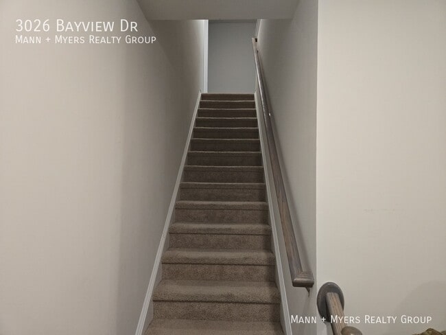 Building Photo - 3026 Bayview Dr