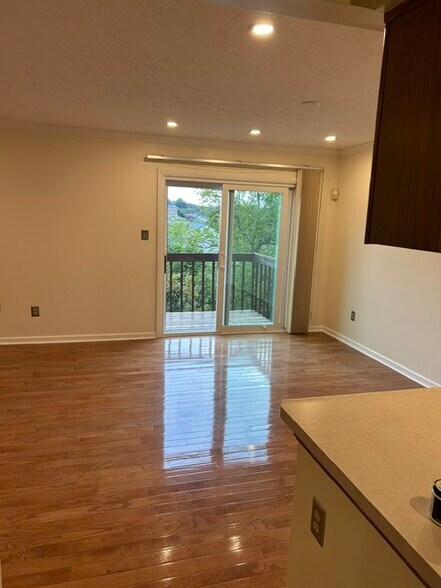 Building Photo - 152 Villa Dr