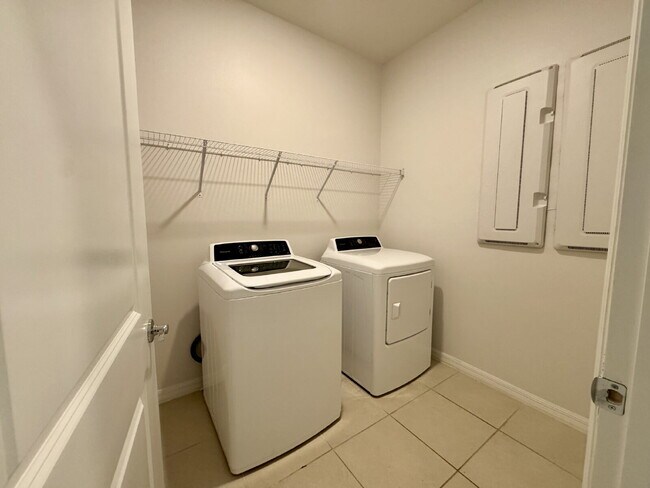Building Photo - 13227 Waterleaf Garden Cir