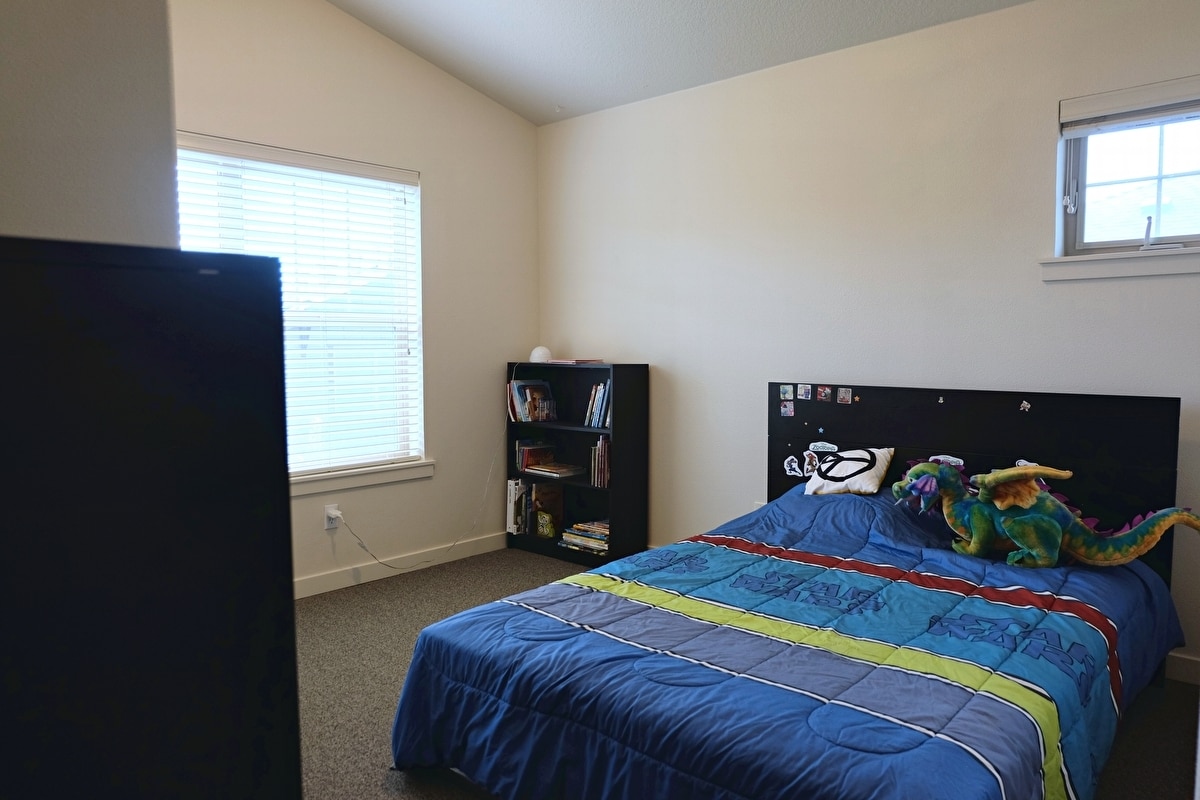 Building Photo - 618 NE Garswood Ln