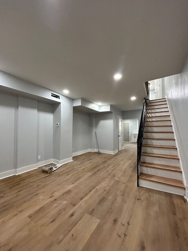 Building Photo - 1049 Mercy St