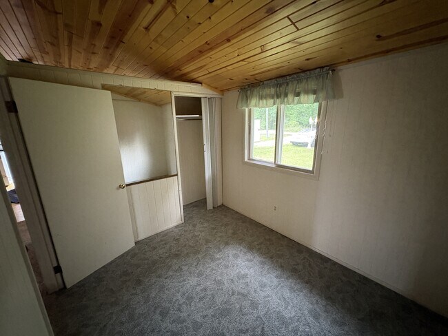 Building Photo - 1353 N Cedar Lane Rd