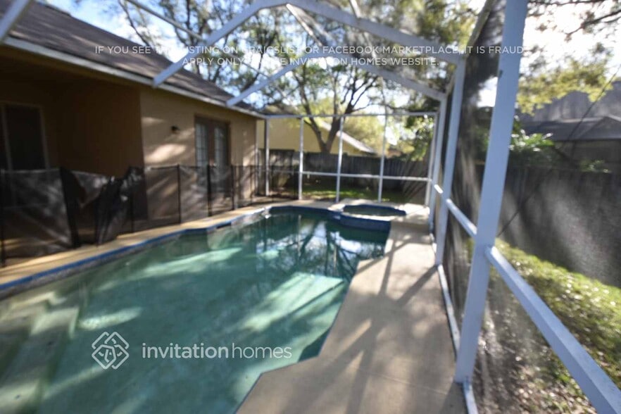 Building Photo - 1413 W River Ct