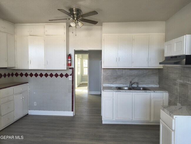 Building Photo - 714 N San Marcial St